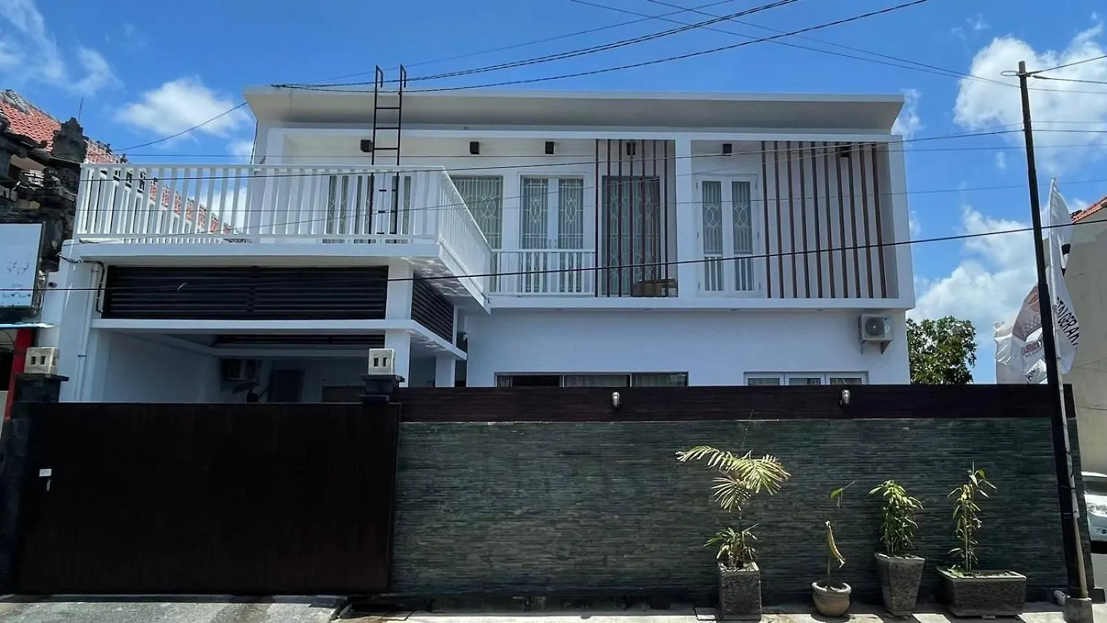 Puri Bagus Guesthouse contacts